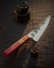 Charger l'image dans la galerie, Gyuto 157mm manche loupe peuplier stabilisé rouge